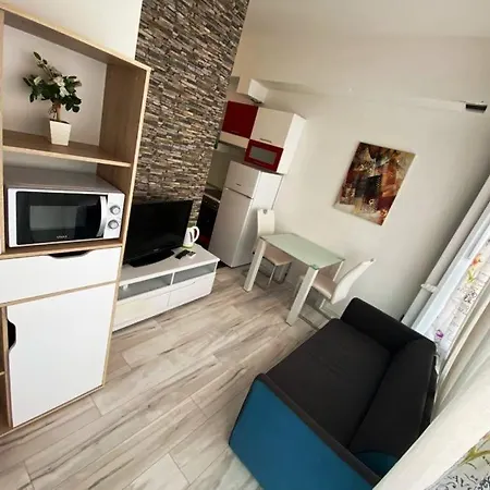 Apartment House Split